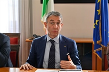 Il ministro dell'Ambiente Sergio Costa annuncia il progetto con il consorzio PolieCo, Anci e Federfarma